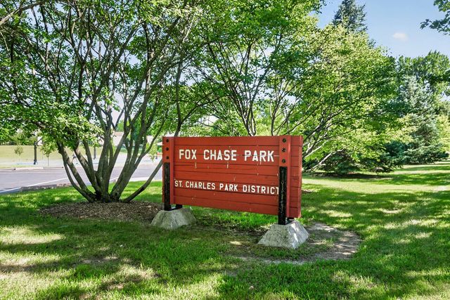 1315 Hawkins Court, St. Charles, IL 60174
