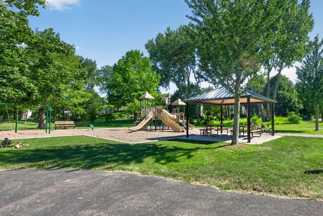 1315 Hawkins Court, St. Charles, IL 60174