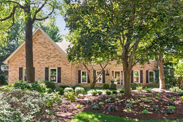 1315 Hawkins Court, St. Charles, IL 60174