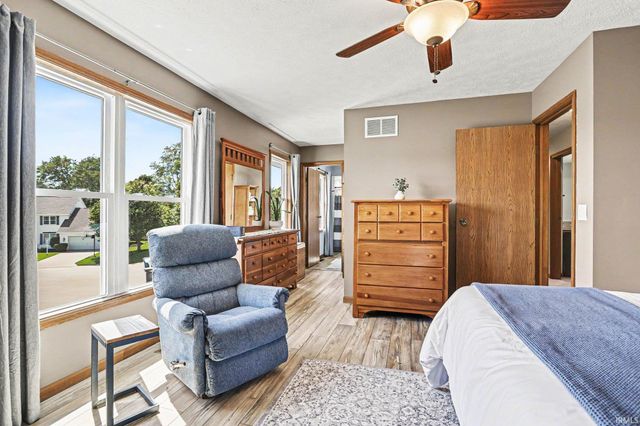 18309 Burton Court, South Bend, IN 46637