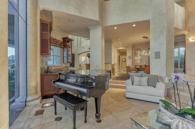 457 Edgewood Drive, Montgomery, TX 77356