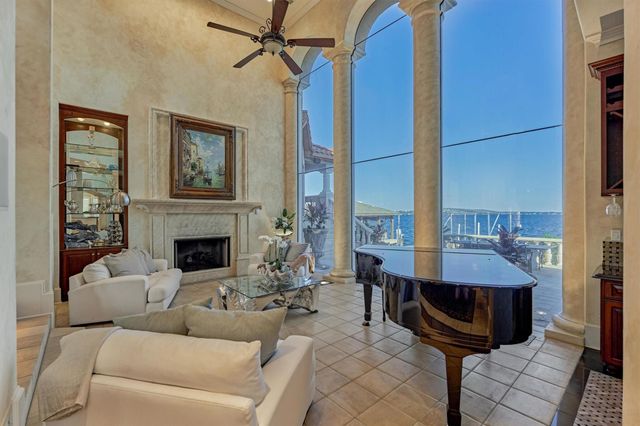 457 Edgewood Drive, Montgomery, TX 77356