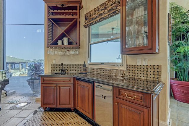 457 Edgewood Drive, Montgomery, TX 77356