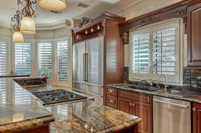 457 Edgewood Drive, Montgomery, TX 77356