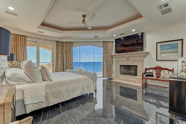 457 Edgewood Drive, Montgomery, TX 77356