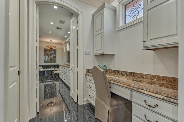 457 Edgewood Drive, Montgomery, TX 77356