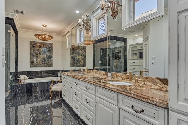 457 Edgewood Drive, Montgomery, TX 77356