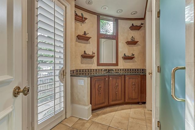 457 Edgewood Drive, Montgomery, TX 77356