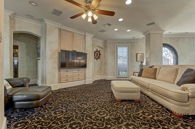 457 Edgewood Drive, Montgomery, TX 77356