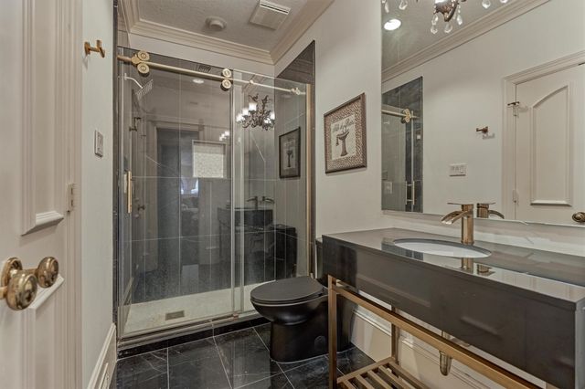 457 Edgewood Drive, Montgomery, TX 77356