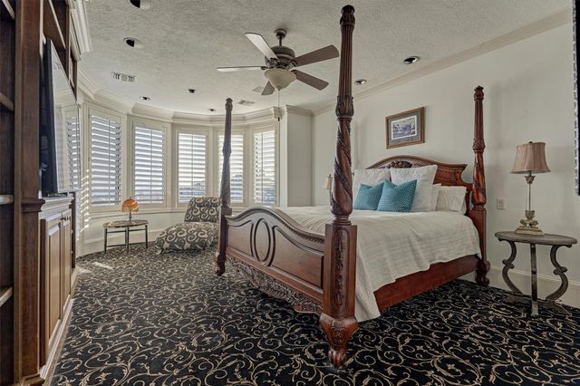 457 Edgewood Drive, Montgomery, TX 77356