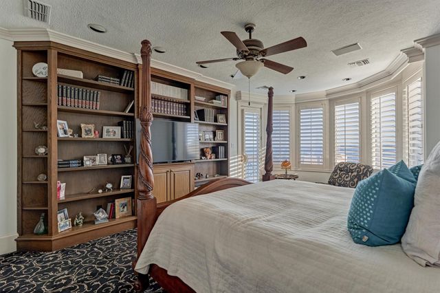 457 Edgewood Drive, Montgomery, TX 77356