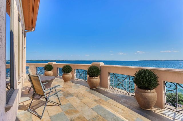 457 Edgewood Drive, Montgomery, TX 77356