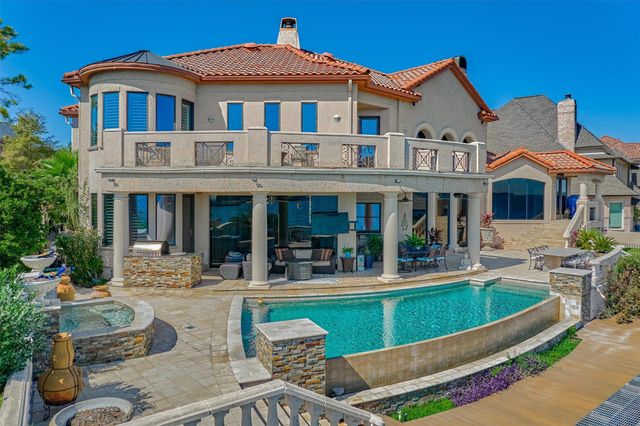 457 Edgewood Drive, Montgomery, TX 77356