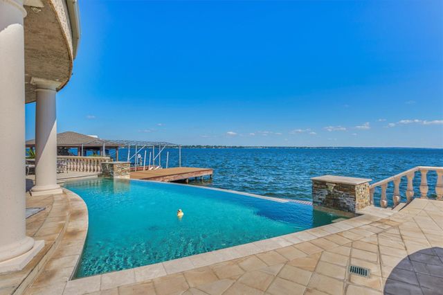 457 Edgewood Drive, Montgomery, TX 77356