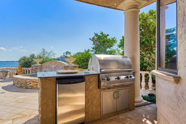 457 Edgewood Drive, Montgomery, TX 77356