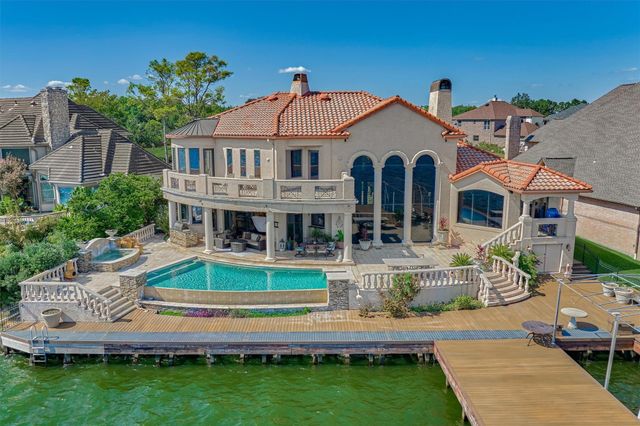 457 Edgewood Drive, Montgomery, TX 77356