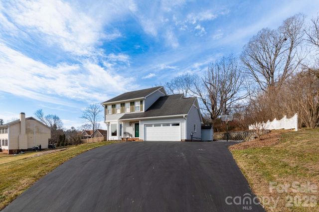 2 Strathmore Drive, Arden, NC 28704