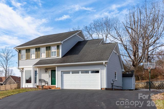 2 Strathmore Drive, Arden, NC 28704