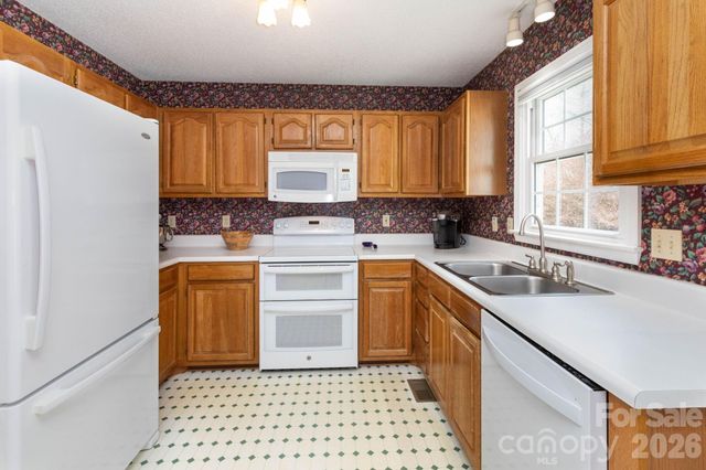 2 Strathmore Drive, Arden, NC 28704