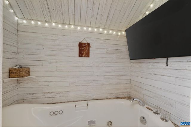 256 WAGNER PL, Palmyra, VA 22963