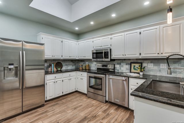2914 HUNTERS STREAM ST, San Antonio, TX 78230