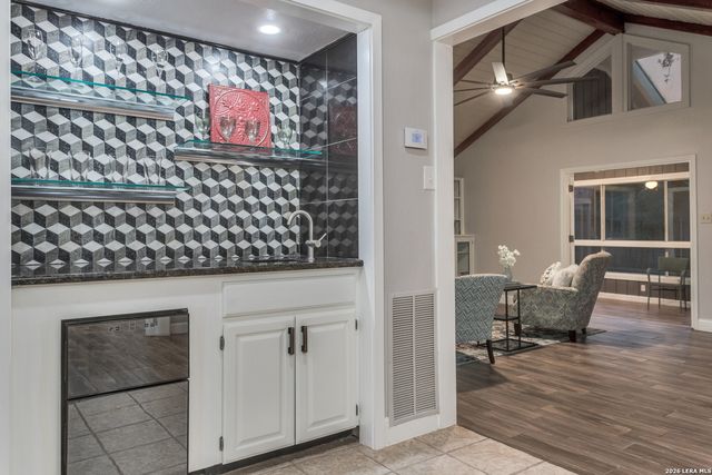2914 HUNTERS STREAM ST, San Antonio, TX 78230