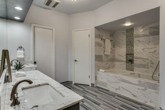 2914 HUNTERS STREAM ST, San Antonio, TX 78230