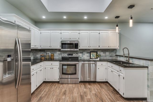 2914 HUNTERS STREAM ST, San Antonio, TX 78230