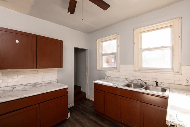 8136 S Manistee Avenue, Chicago, IL 60617