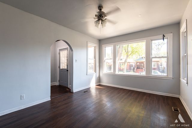 8136 S Manistee Avenue, Chicago, IL 60617