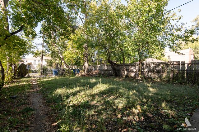 8136 S Manistee Avenue, Chicago, IL 60617
