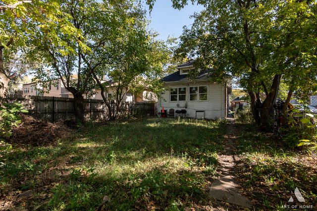 8136 S Manistee Avenue, Chicago, IL 60617