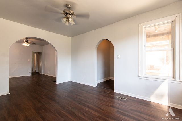 8136 S Manistee Avenue, Chicago, IL 60617