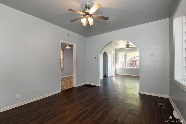 8136 S Manistee Avenue, Chicago, IL 60617
