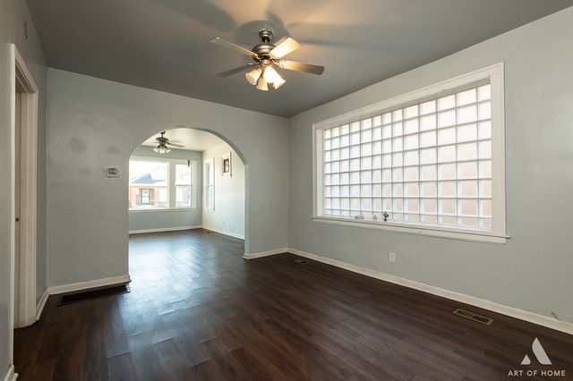 8136 S Manistee Avenue, Chicago, IL 60617