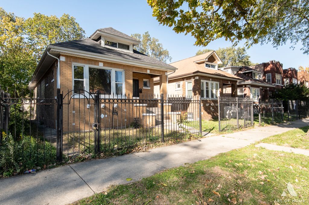 8136 S Manistee Avenue, Chicago, IL 60617
