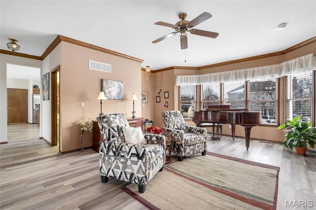 3957 Secretariat Drive, Florissant, MO 63034