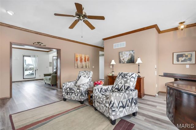 3957 Secretariat Drive, Florissant, MO 63034