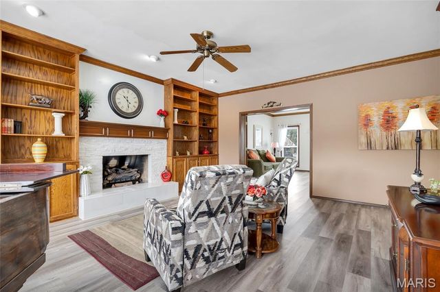 3957 Secretariat Drive, Florissant, MO 63034