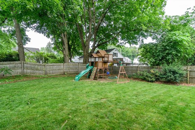 62 Washington Ave, Natick, MA 01760