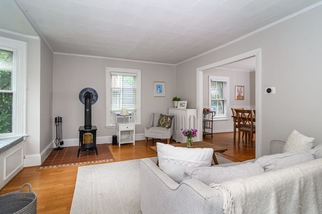 62 Washington Ave, Natick, MA 01760