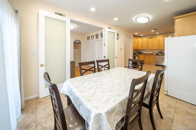 4 Rose Garden Way 102, Monsey, NY 10952