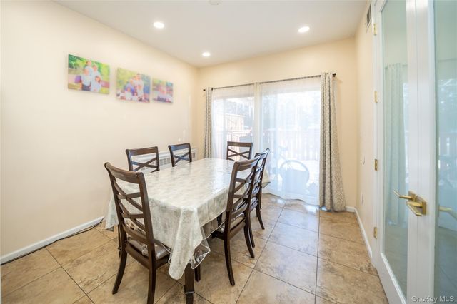 4 Rose Garden Way 102, Monsey, NY 10952