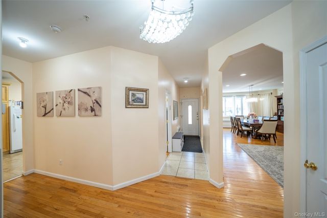 4 Rose Garden Way 102, Monsey, NY 10952