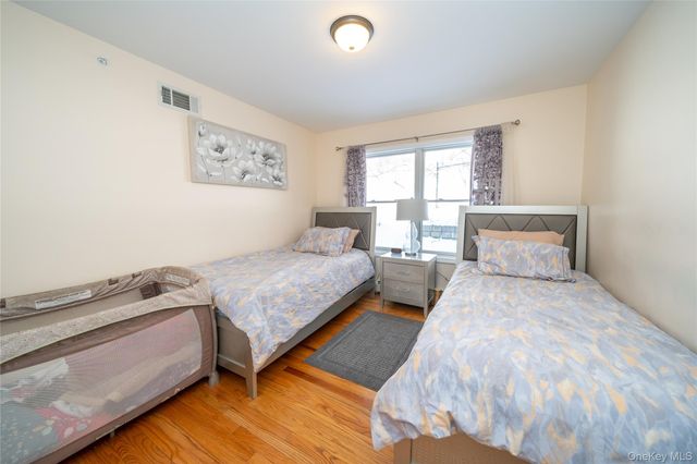 4 Rose Garden Way 102, Monsey, NY 10952