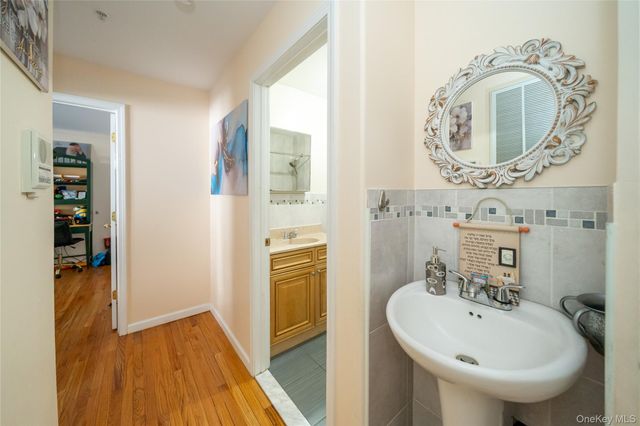 4 Rose Garden Way 102, Monsey, NY 10952