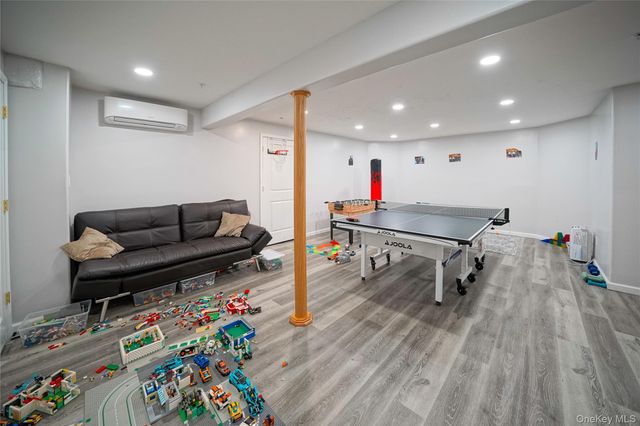 4 Rose Garden Way 102, Monsey, NY 10952