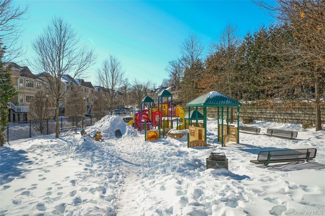 4 Rose Garden Way 102, Monsey, NY 10952