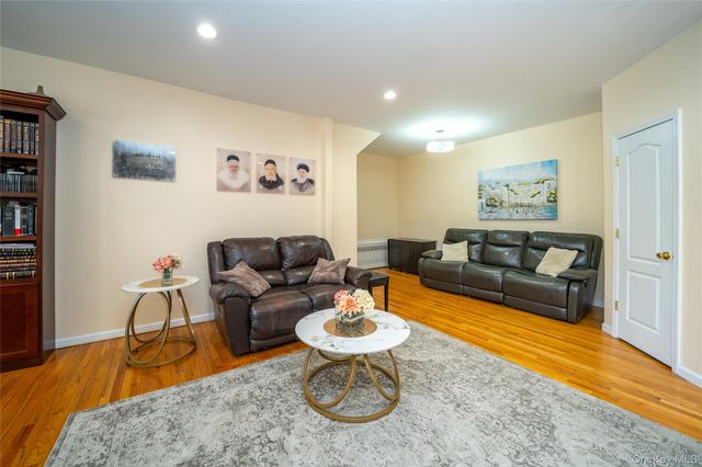 4 Rose Garden Way 102, Monsey, NY 10952